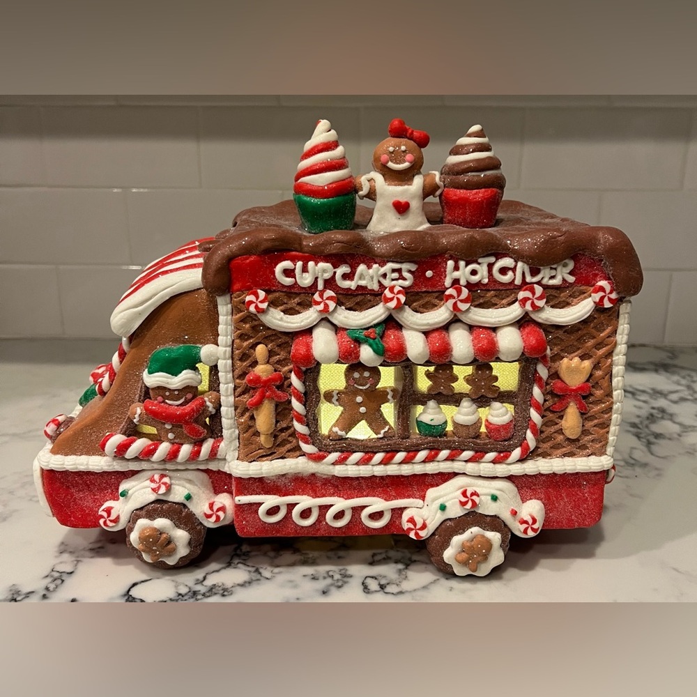 Valerie Parr Hill Christmas Gingerbread Food Truck Illuminated Lighted EUC - Picture 1 of 8